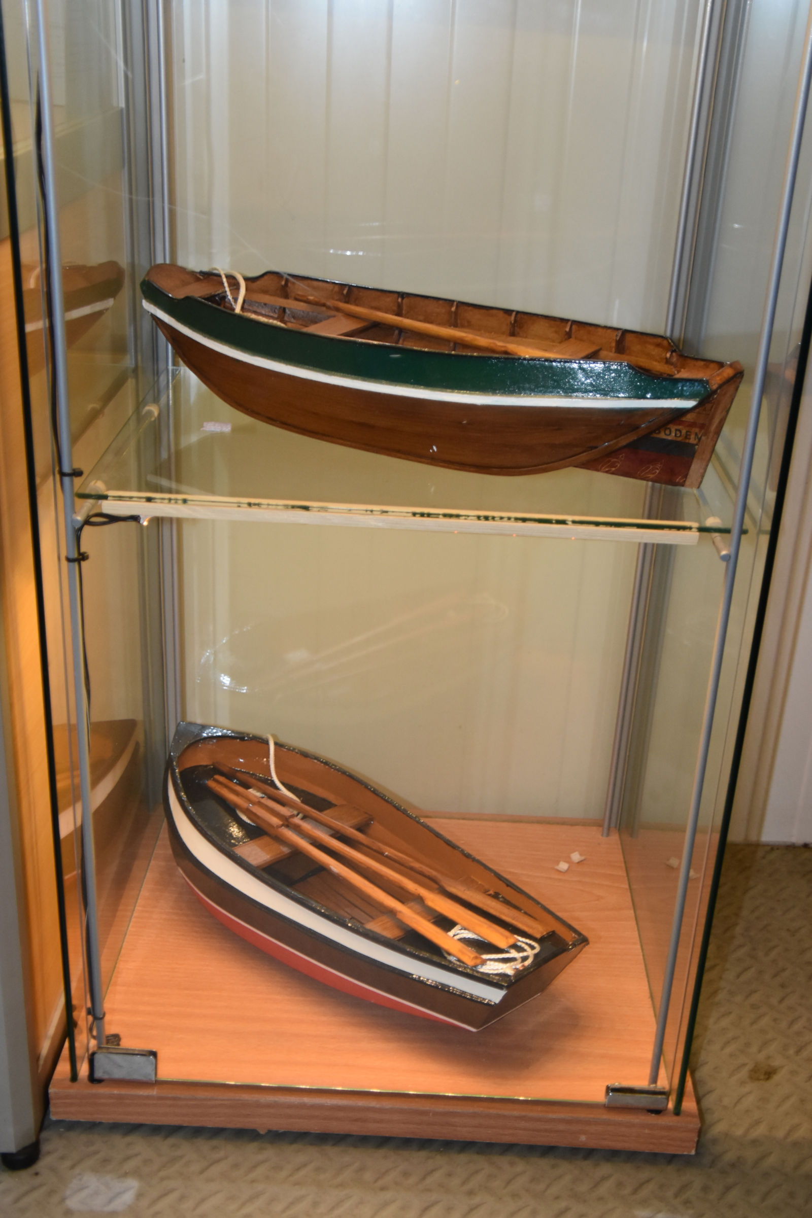 VITRINE ROEIBOTEN